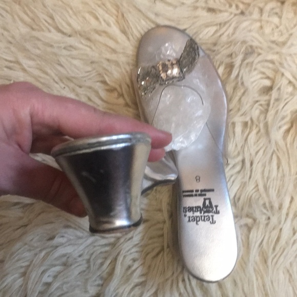 Vintage silver slides with sequin bow on the front. Size 8 - Picture 5 of 5